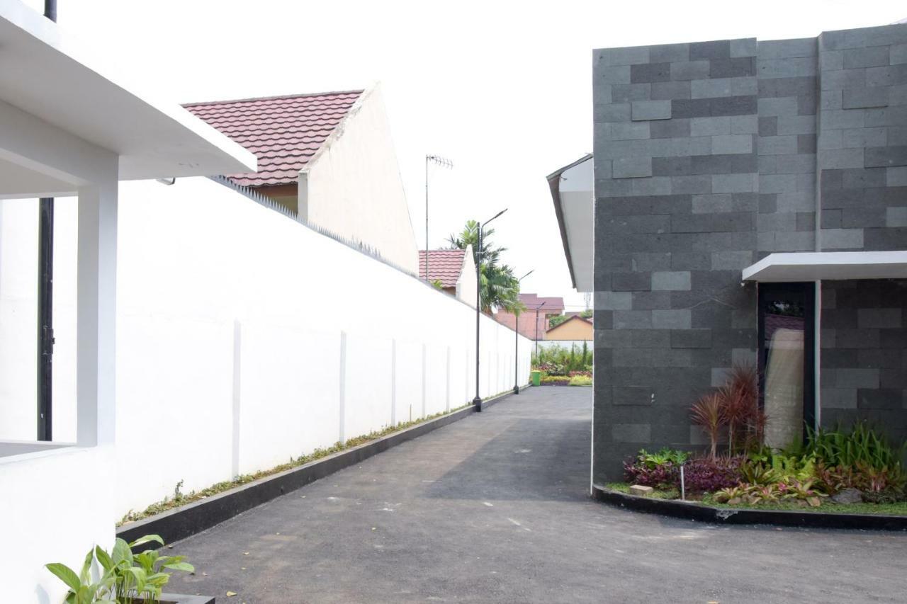 Reddoorz Plus Near Unimed Medan Esterno foto